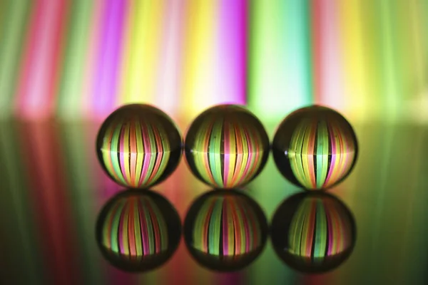 Närbild Skott Färgglada Bollen Reflekteras Yta — Stockfoto