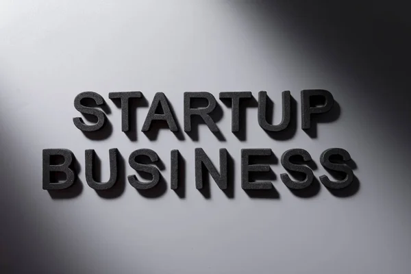 Texto Startup Business Sobre Fondo Oscuro — Foto de Stock