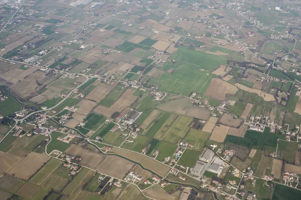 Een Luchtfoto Van Een Landschap Met Huizen Groene Valleien — Stockfoto