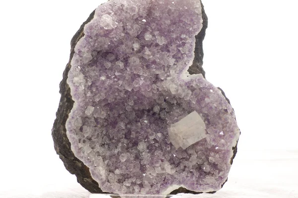 Faden石英晶体矿物样品 内部有线状链子 — 图库照片