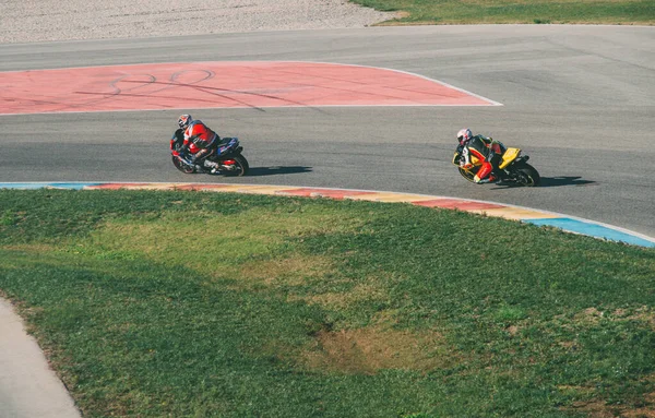Valencia Spagna 2020 Secondo Motociclista Cerca Sorpassare Primo Circuito Curva — Foto Stock