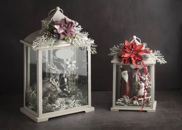 Una Hermosa Foto Una Decoración Vidrio Navidad Con Ramas Santa —  Fotos de Stock