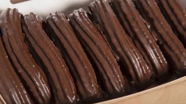 Egy Zárt Kép Hagyományos Spanyol Sült Tészta Churros Csokoládé Mázzal — Stock Fotó