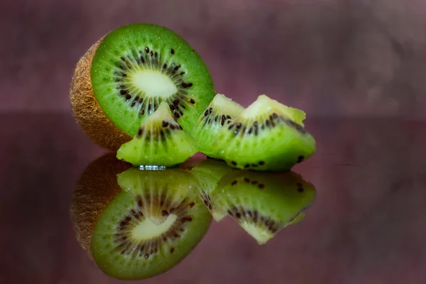 Zbliżenie Ujęcia Plasterków Kiwi — Zdjęcie stockowe