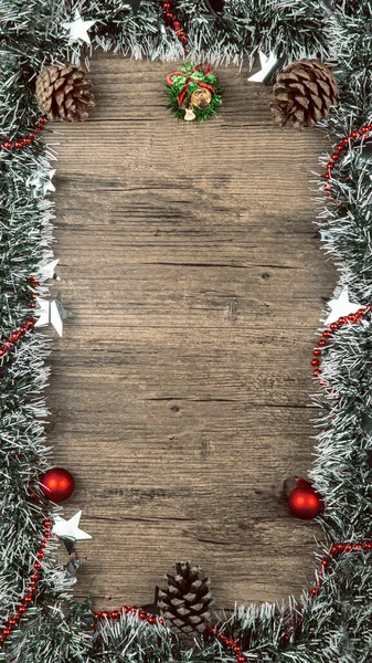 Pionowe Ujęcie Świątecznego Tła Dekoracjami Drewnianej Powierzchni Przestrzenią Kopiowania — Zdjęcie stockowe