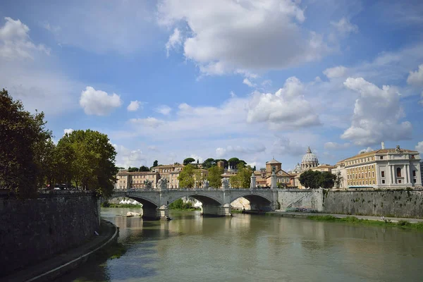 Чудовий Знімок Моста Елі Який Перетинає Річку Тибр Римі — стокове фото