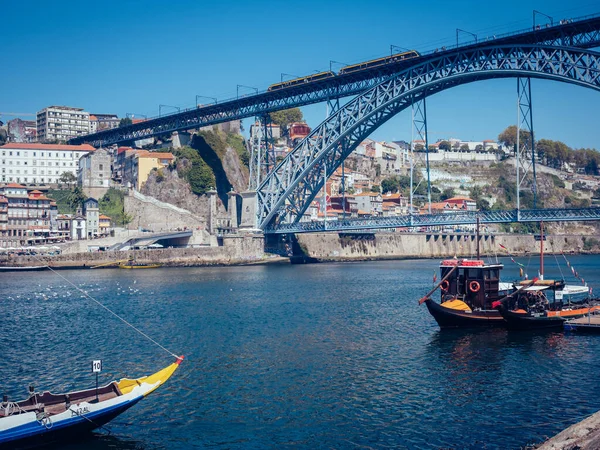 Знаменитый Стальной Мост Дом Луис Выше Соединяет Старый Город Порту — стоковое фото