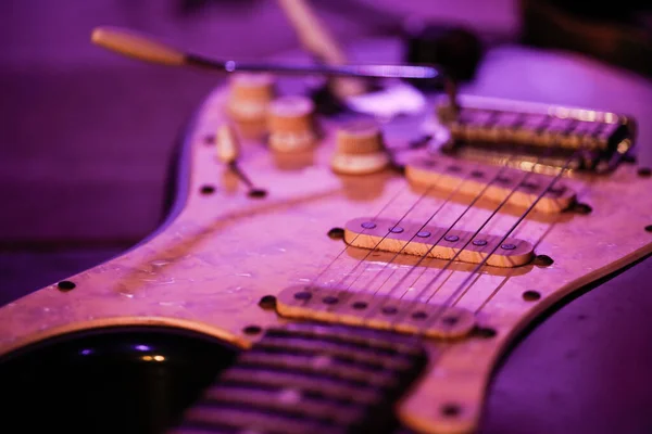 Close Dos Detalhes Uma Guitarra Elétrica — Fotografia de Stock