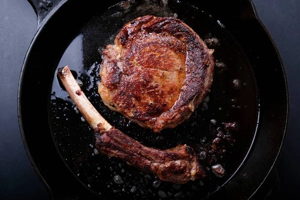 Sartén Hierro Fundido Filete Costilla Sellada Del Hueso Una Comida — Foto de Stock