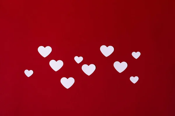 白いハートの赤いバレンタインカード — ストック写真