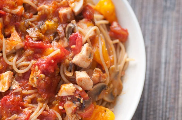 Heirloom Tomato Pasta Grilled Chicken Spaghettini Noodles — Stock Photo, Image