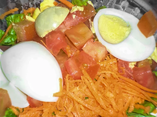 Full Frame Shot Salad Boiled Eggs Grated Carrot Tomatoes Lettuce — Stock Photo, Image