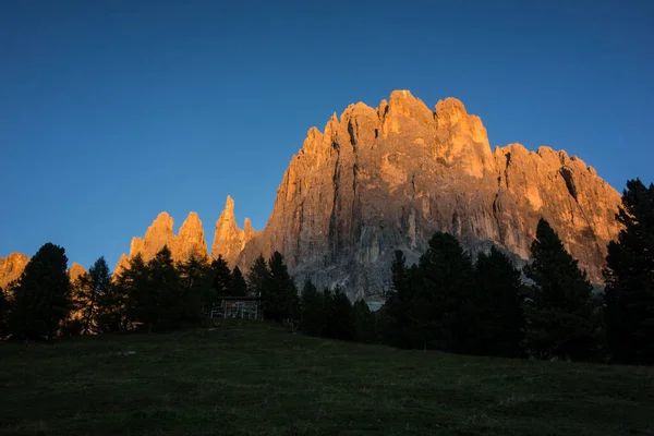 Kilátás Hegy Rosengarten Észak Olaszországban Tipikus Alpenglow Jelenik Meg Naplementekor — Stock Fotó