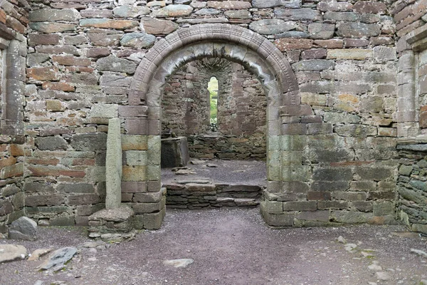 爱尔兰基尔马克达尔教堂的一张漂亮的照片 教堂的废墟 — 图库照片