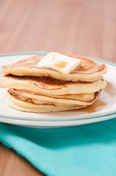 Délicieuses Crêpes Dans Une Pile Avec Beurre Fondu Sirop Érable — Photo