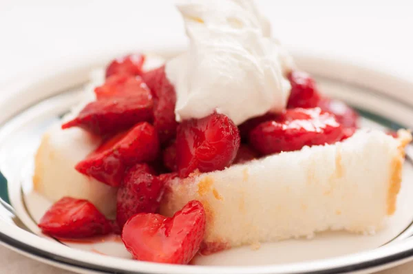 Frischer Shortcake Aus Shtrawberry Mit Biskuitteig Und Lokalen Erdbeeren Und — Stockfoto