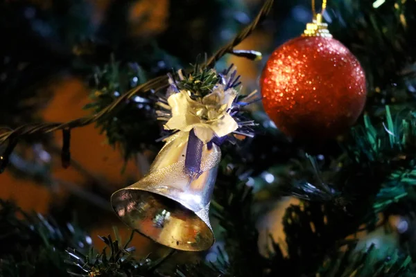 Kerstboom Glitter Bauble Closeup View — Stockfoto