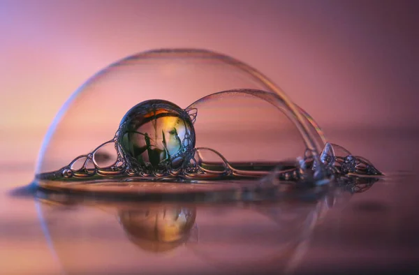 Een Prachtig Shot Van Een Reflecterende Kristallen Bol Het Centrum — Stockfoto