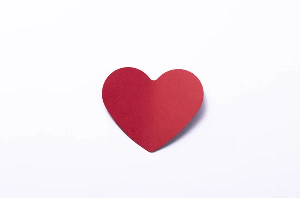 Beyaz Arkaplanda Kırmızı Bir Kalp — Stok fotoğraf