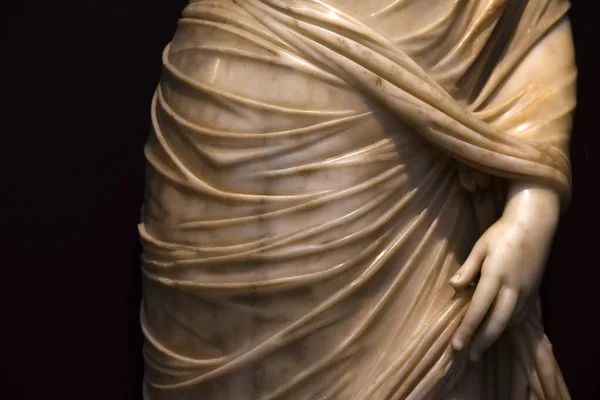 Details Hand Fabric Ancient Marble Statue Woman Black Background — Stock Photo, Image