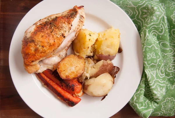 Farm Table Roasted Chicken Breast Dinner — Stock Photo, Image