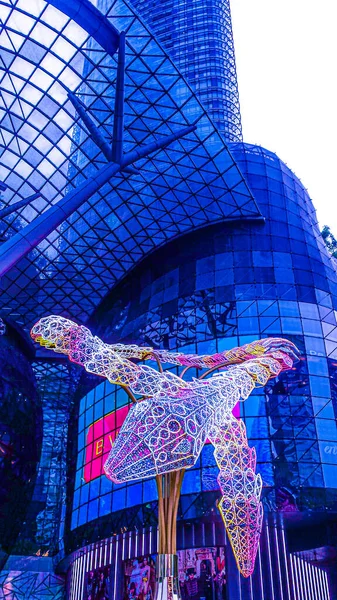 Singapore Singapore Grudnia 2020 Duża Nowoczesna Rzeźba Ślimaka Kolorowym Lekkim — Zdjęcie stockowe