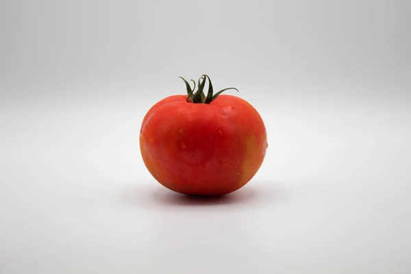 Rode Tomaten Met Een Witte Achtergrond — Stockfoto