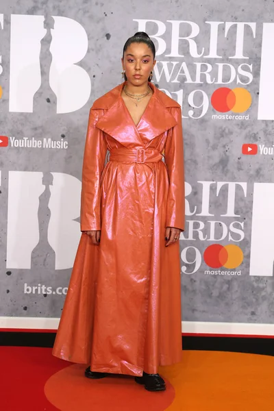 2019年2月20日 格雷斯 Grace Carter 于2019年2月20日在英国伦敦的O2竞技场 Arena 参加了2019年Brit Awards — 图库照片