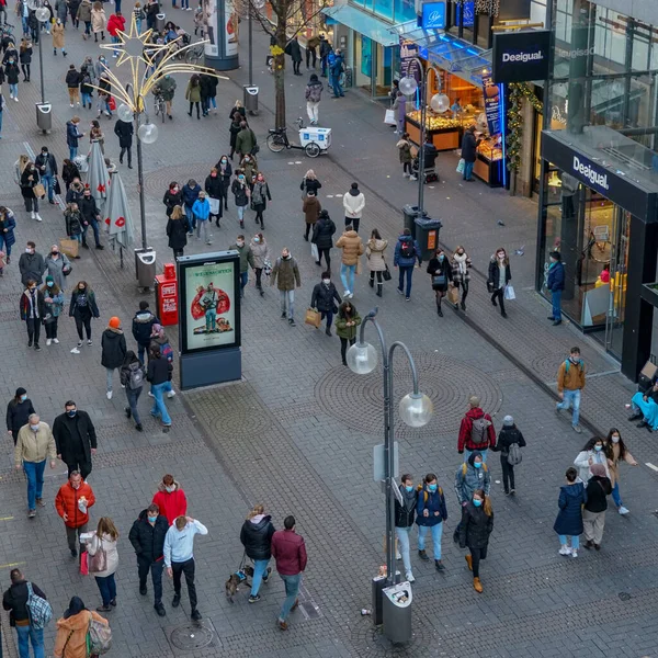 Cologn Alemanha Dezembro 2020 Pessoas Fazendo Compras Passeando Cidade Colônia — Fotografia de Stock