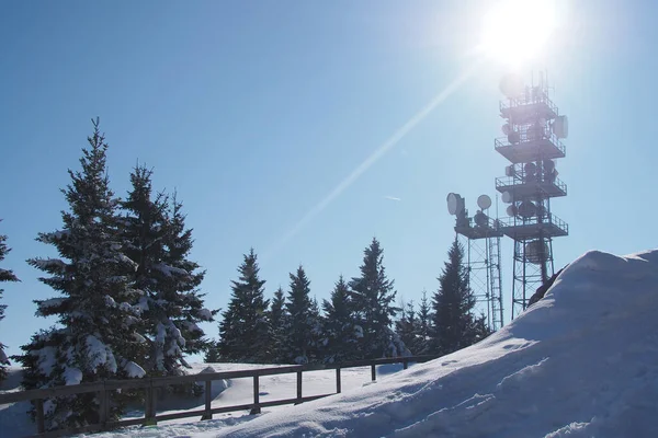 Torre Comunicazione Con Stoviglie Microonde Sulla Montagna Schoeckl Austria Inverno — Foto Stock