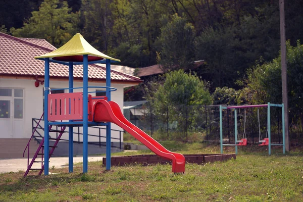 Een Speeltuin Voor Kinderen Binnenplaats Van Een Basisschool Een Dorp — Stockfoto