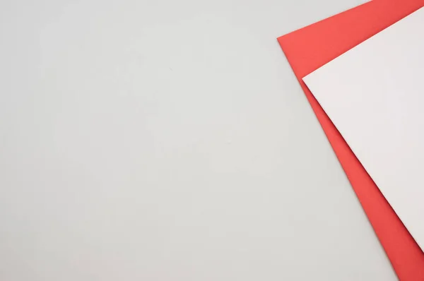Primer Plano Los Libros Rojos Blancos Sobre Fondo Gris —  Fotos de Stock