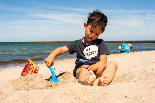 Jaroslawiec Poland Juni 2019 Anak Muda Kaukasia Polandia Menggali Lubang — Stok Foto