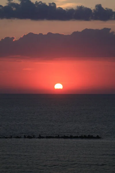 Ein Schuss Rosa Sonnenuntergang Malerische Meereslandschaft Und Wolkenlandschaft — Stockfoto