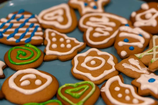 Tiro Foco Seletivo Biscoitos Gengibre Natal Decorados Bonitos — Fotografia de Stock