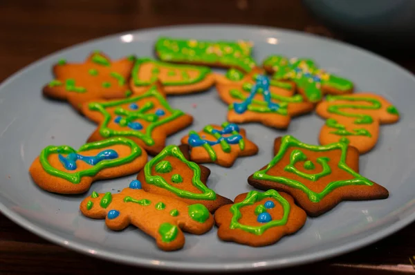 Tiro Foco Seletivo Biscoitos Gengibre Natal Decorados Bonitos — Fotografia de Stock
