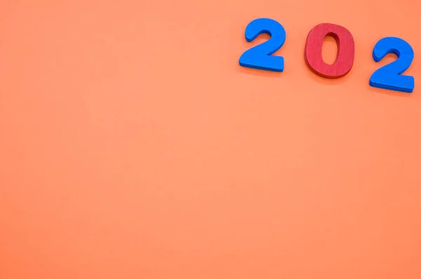 Números Madeira Coloridos 202 Isolado Fundo Laranja Conceito Ano Novo — Fotografia de Stock