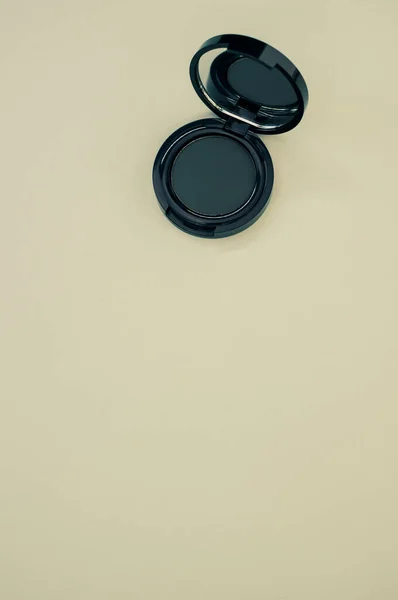 Μια Κάθετη Λήψη Μιας Μοναδικής Μαύρης Παλέτας Σκιών Ματιών Μια — Φωτογραφία Αρχείου