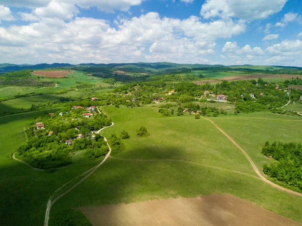 Flygbild Gröna Landskapen Och Fälten Den Molniga Himlen Solig Dag — Stockfoto
