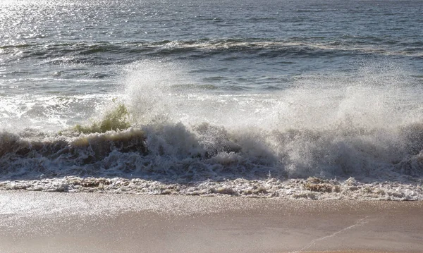 Krásný Záběr Vlny Pobřeží — Stock fotografie