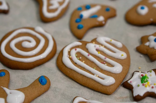 Colpo Messa Fuoco Selettiva Biscotti Pan Zenzero Natale Decorato Carino — Foto Stock