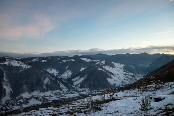 Захоплюючий Знімок Природних Ландшафтів Вкритих Снігом Холодний Зимовий День — стокове фото