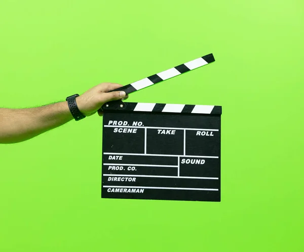 Männerhand Mit Kamerafahrt Für Die Dreharbeiten Isoliert Auf Grünem Hintergrund — Stockfoto