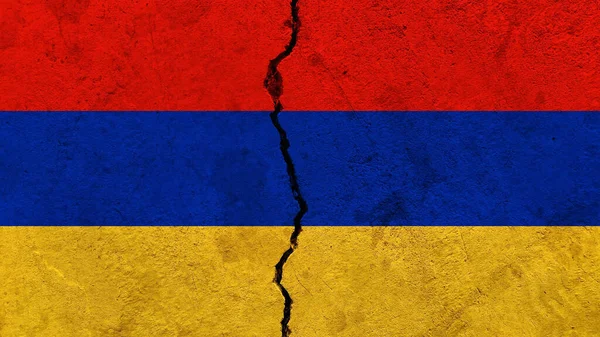 Una Bandera Armenia Una Pared Agrietada Política Conflicto Concepto Guerra —  Fotos de Stock