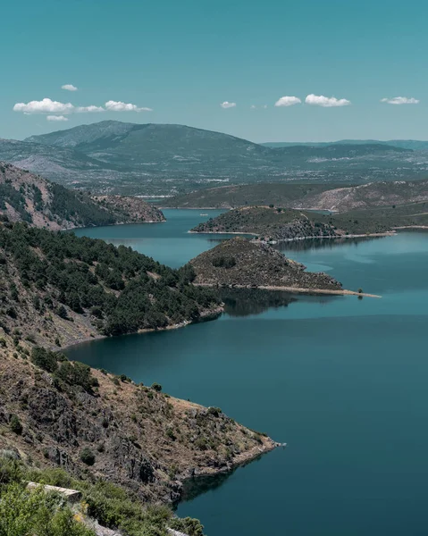 Μια Κάθετη Λήψη Του Όμορφου Atazar Από Τον Ωκεανό — Φωτογραφία Αρχείου