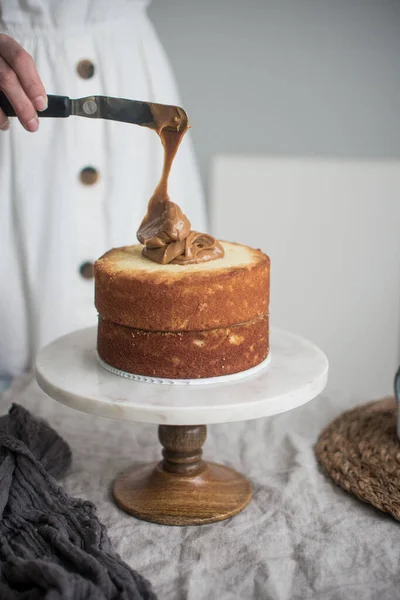 Cake Being Filled Dulce Leche Process — Stock Photo, Image