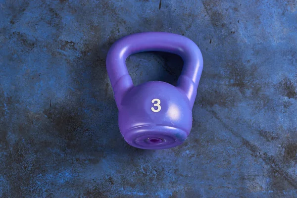 Фіолетова Вага Чавуну Кілограми Синій Гранжевій Поверхні — стокове фото