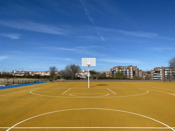 Beautiful Modern Yellow Basketball Court Beautiful Sunny Day — Stock Photo, Image