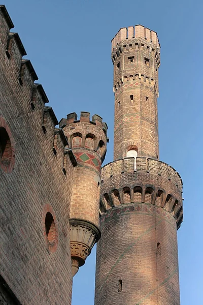 Eine Vertikale Aufnahme Eines Mittelalterlichen Turms Babelsberg Und Des Neuen — Stockfoto