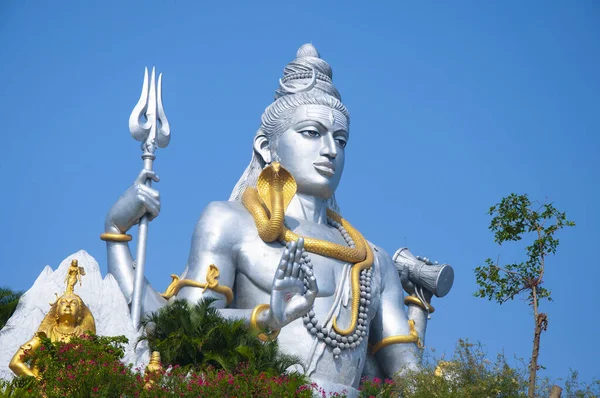 Uno Scatto Del Bellissimo Tempio Murudeshwara Una Statua Blu Uomo — Foto Stock